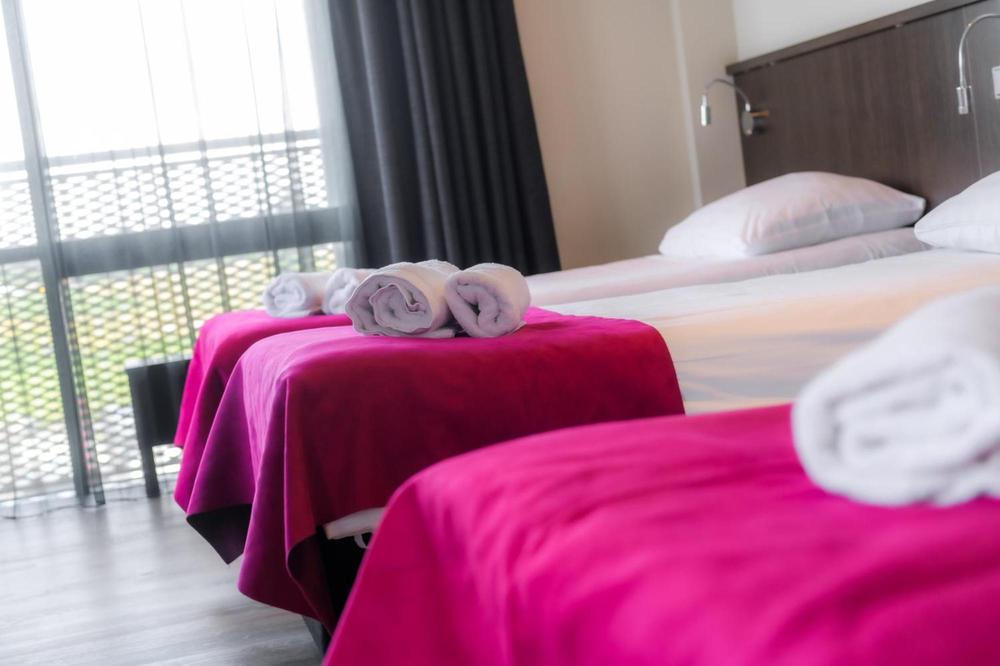 Bas World Hotel Veghel Exterior photo